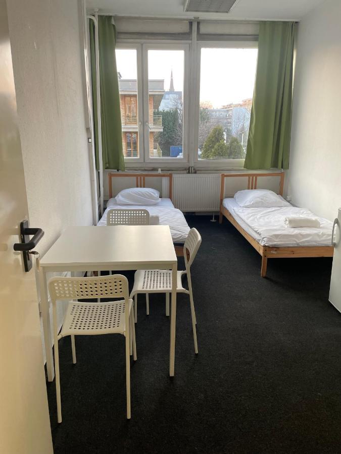 The College Group Hostel Budapest Bagian luar foto